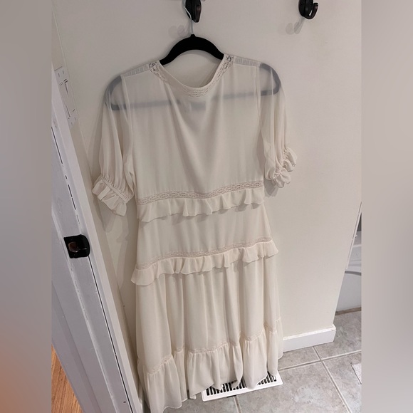 ASOS Design button through lace insert tiered midi dress in ivory - Picture 3 of 8